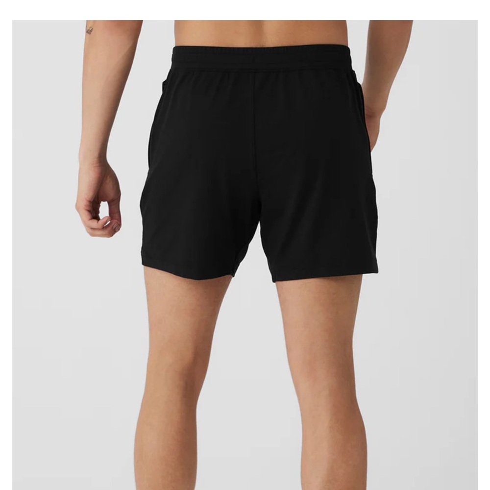 Alo 7" Conquer React Performance Short